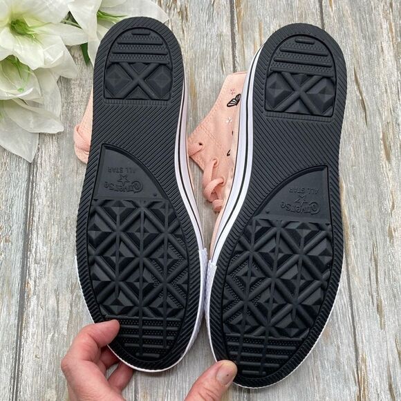 Women’s Converse Chuck Taylor All Star Butterflies Hightop Sneaker Shoes Size 8 - Picture 9 of 10